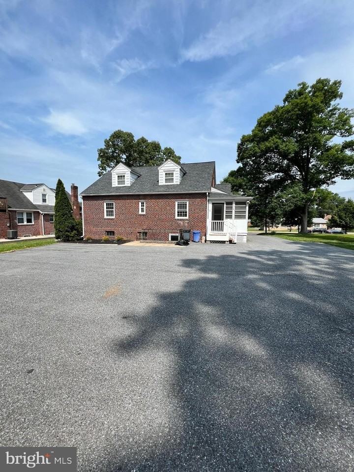 9409 Belair Rd - Photo 3 of 19
