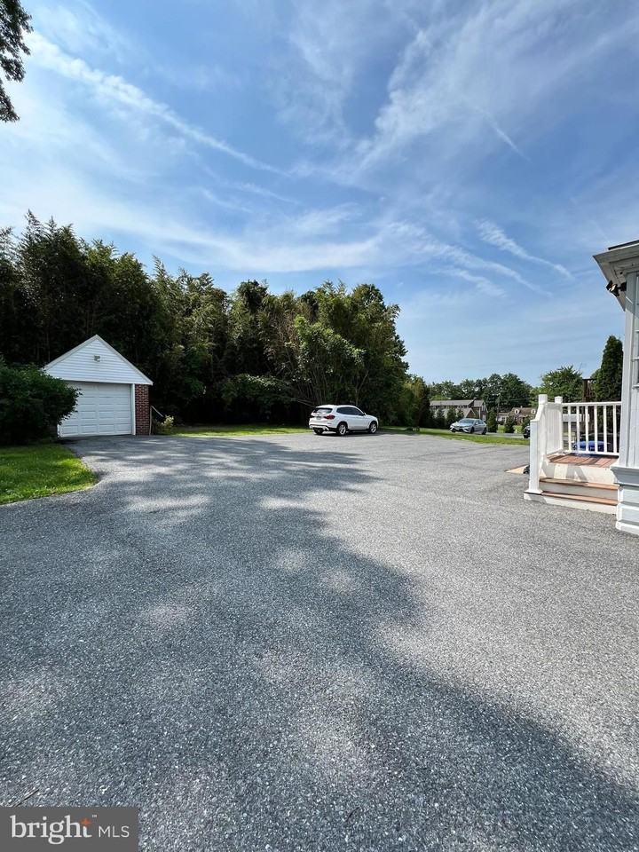 9409 Belair Rd - Photo 4 of 19