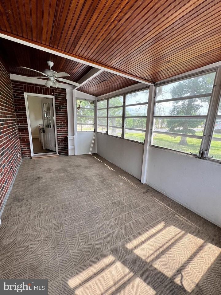 9409 Belair Rd - Photo 5 of 19