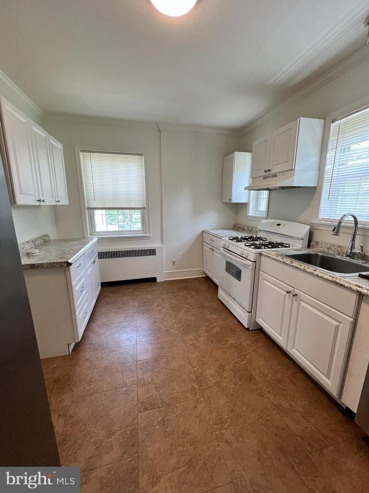9409 Belair Rd - Photo 6 of 19