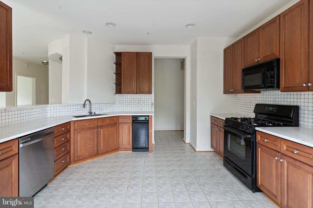 1021 Leeward Way #1023 - Photo 2 of 28