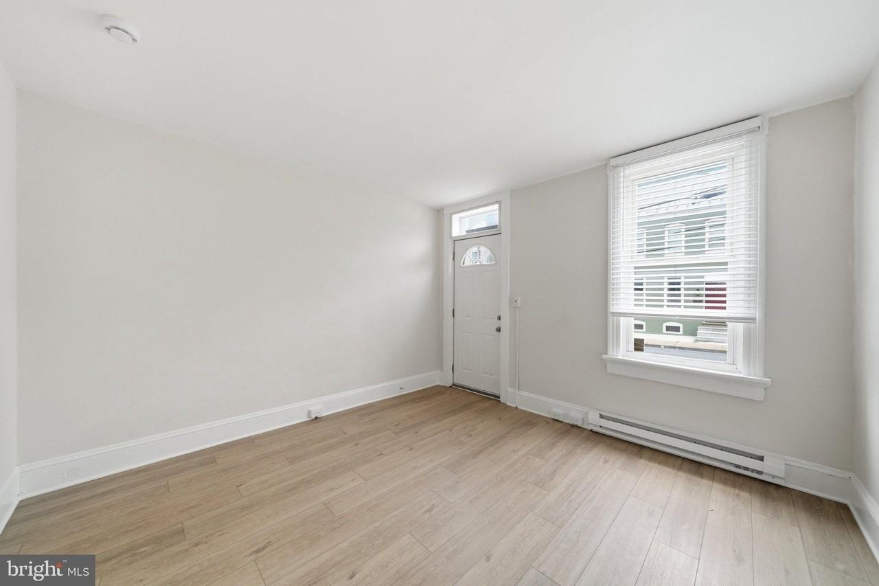 403 W South St - Photo 6 of 43