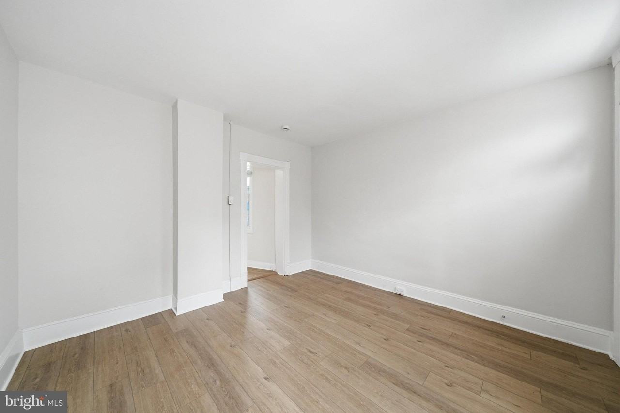 403 W South St - Photo 7 of 43