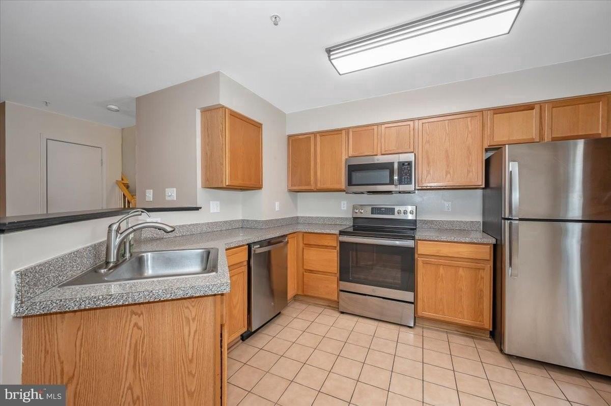 4946 Whitney Ter - Photo 3 of 26