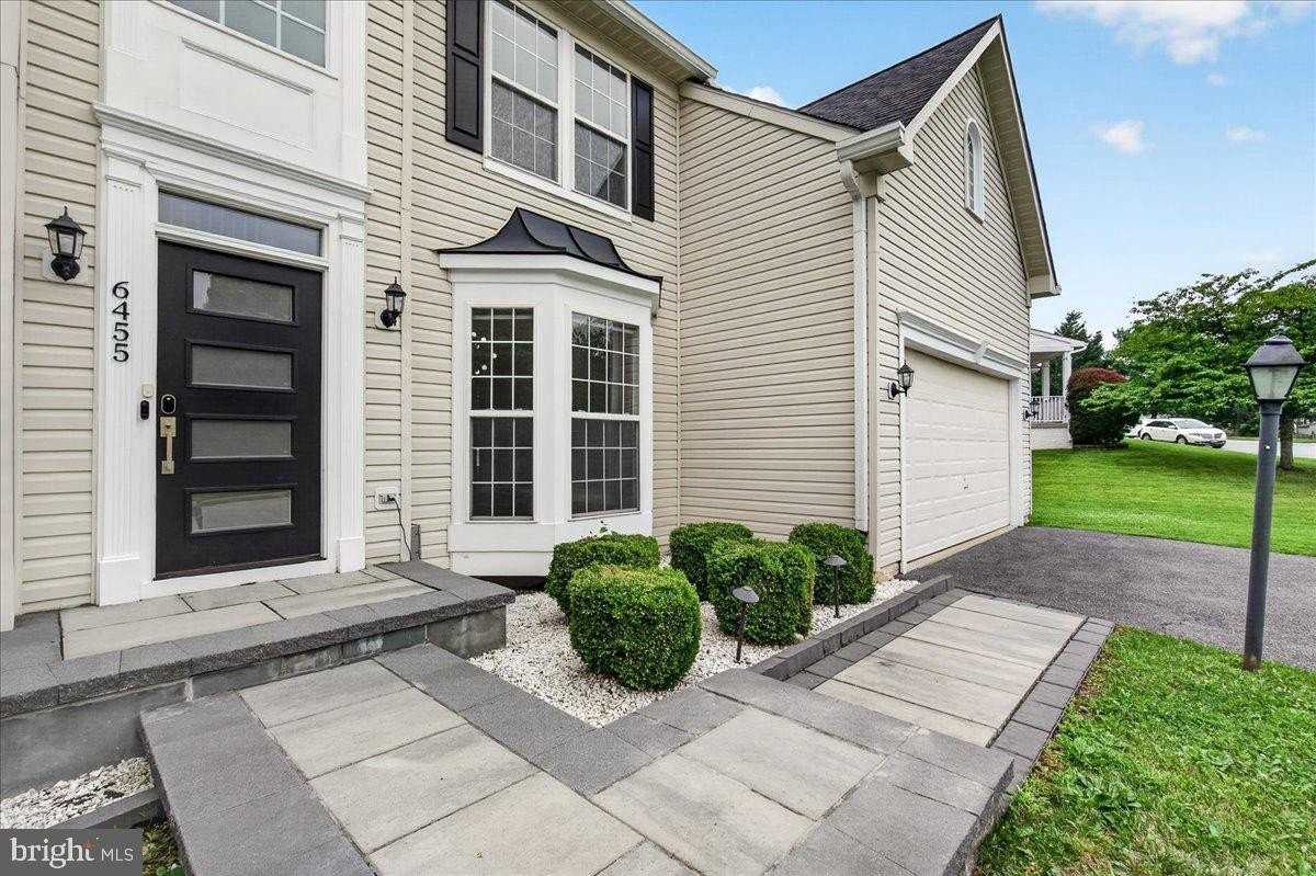 6455 Saddlebrook Ln - Photo 2 of 50