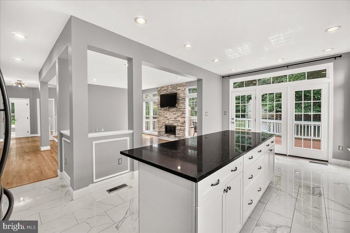 6455 Saddlebrook Ln - Photo 5 of 50