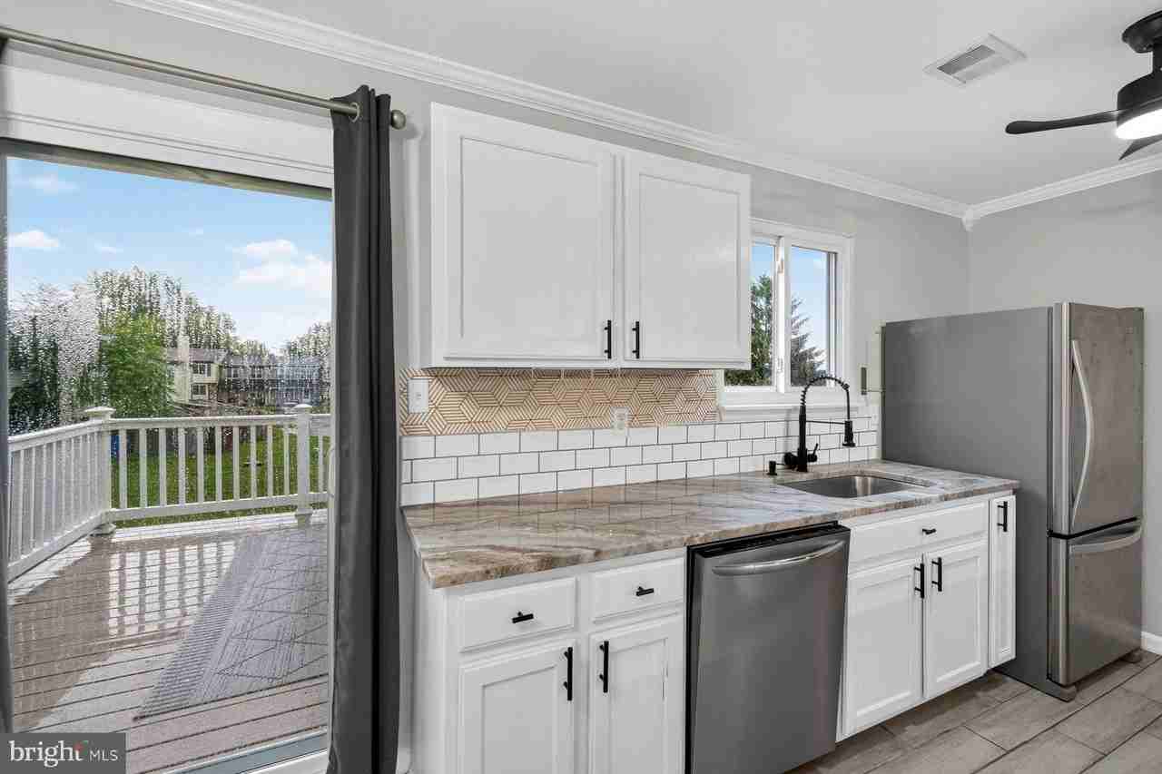 8808 Eureka Ln - Photo 7 of 27