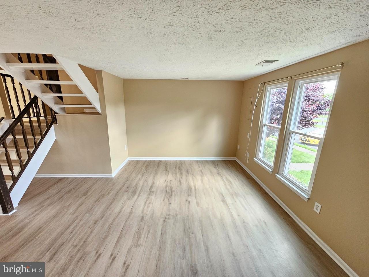 509 Beebe Ct - Photo 3 of 28