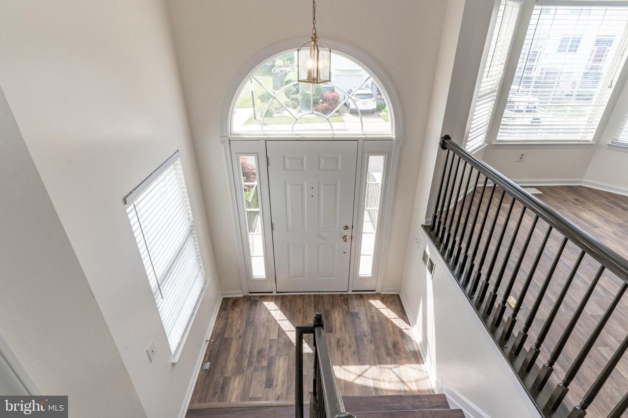 5601 Ashburn Ter - Photo 3 of 24
