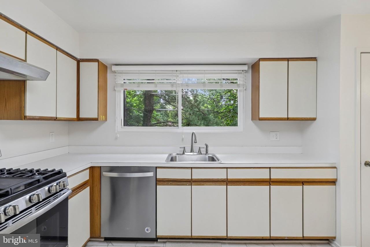 10739 Mist Haven Ter - Photo 4 of 35