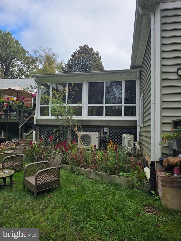 401 Stonington Rd - Photo 4 of 16