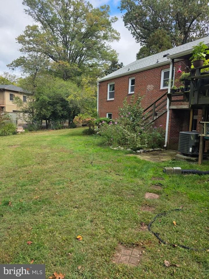 401 Stonington Rd - Photo 5 of 16