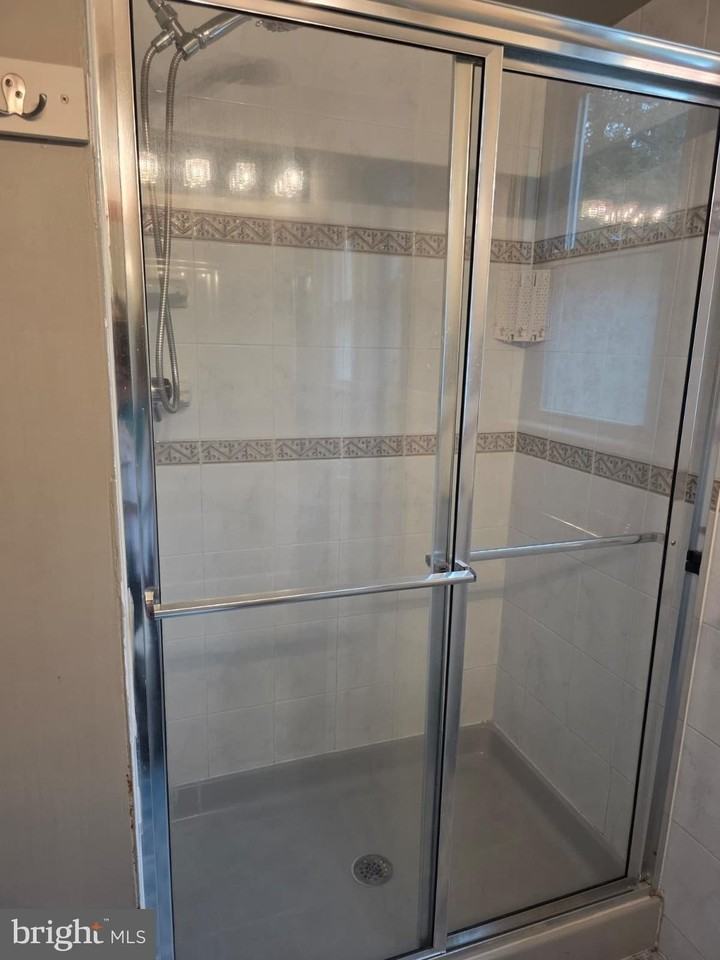 401 Stonington Rd - Photo 6 of 16