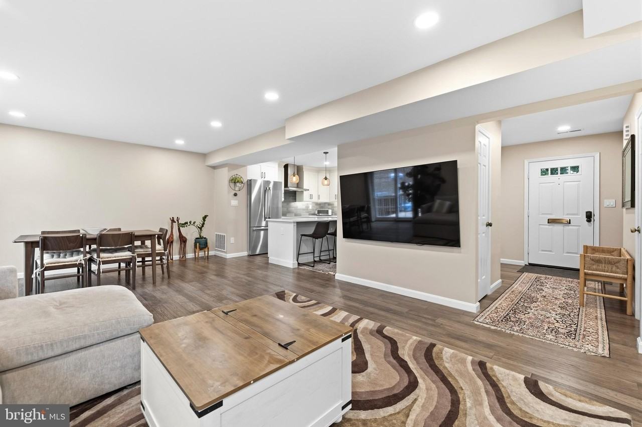 4880 Chevy Chase Dr #133 - Photo 5 of 43