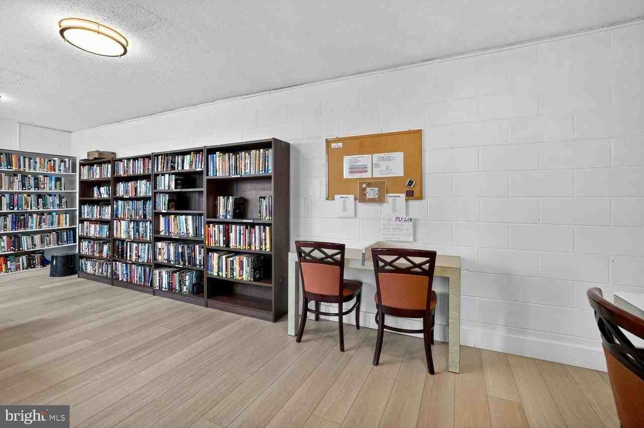 5500 Friendship Blvd #825N - Photo 4 of 7