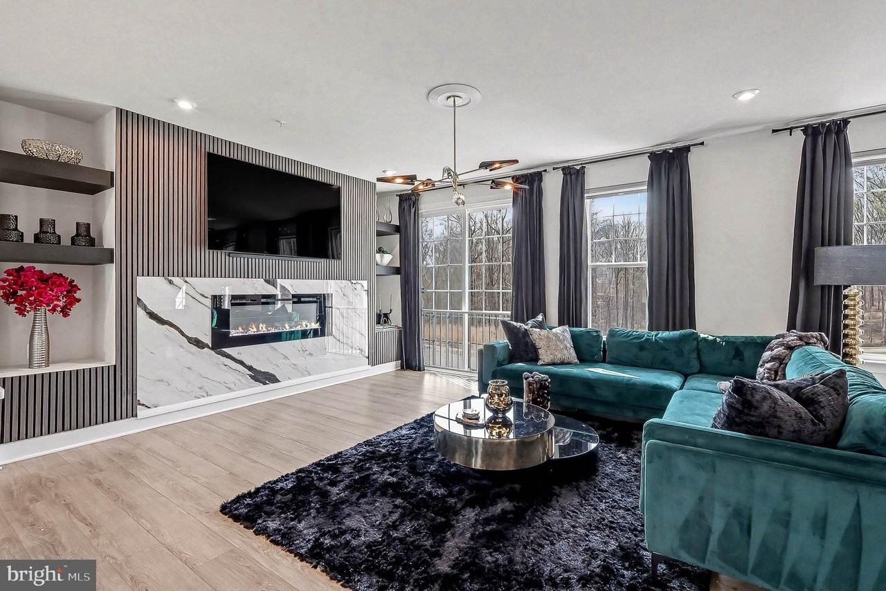 10878 Foxtrot Cir - Photo 4 of 49