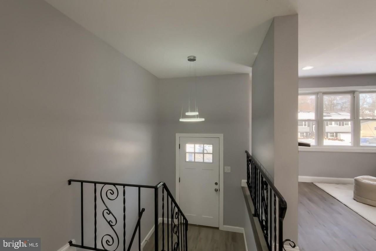 502 Bloomfield Dr - Photo 3 of 30