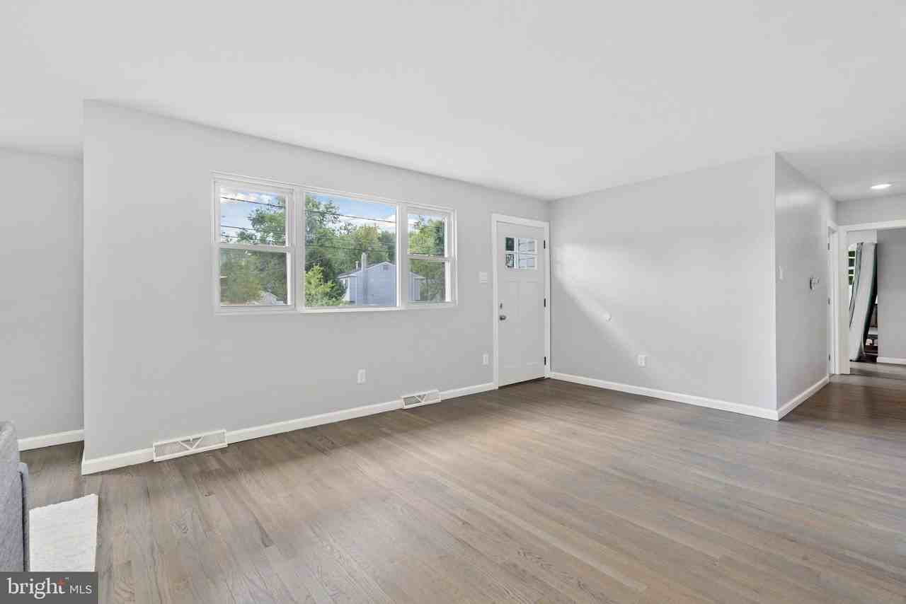 501 Bloomfield Dr - Photo 6 of 32
