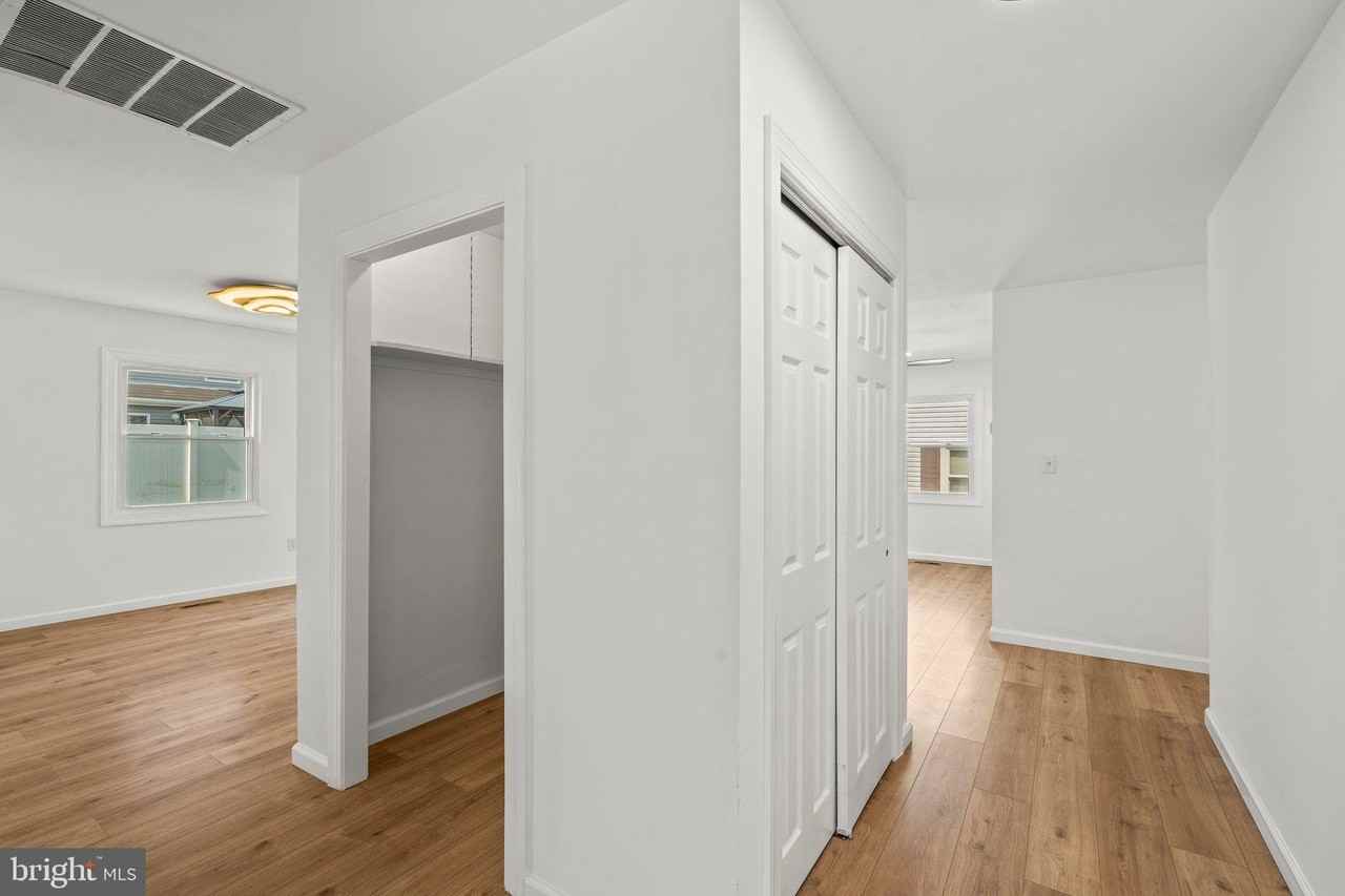 29 Hinsdale Ln - Photo 3 of 46