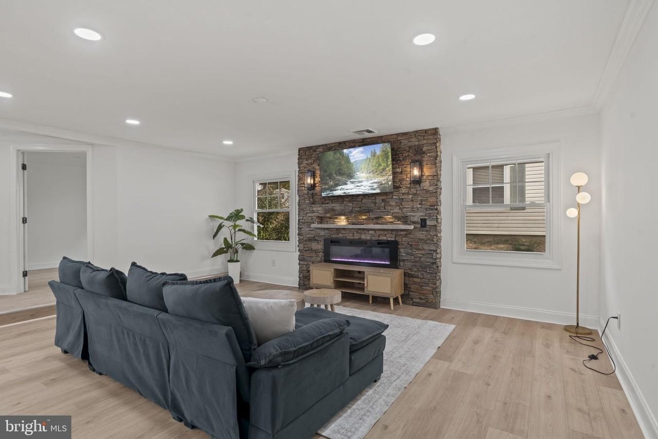 5 Burgess Ln - Photo 5 of 30