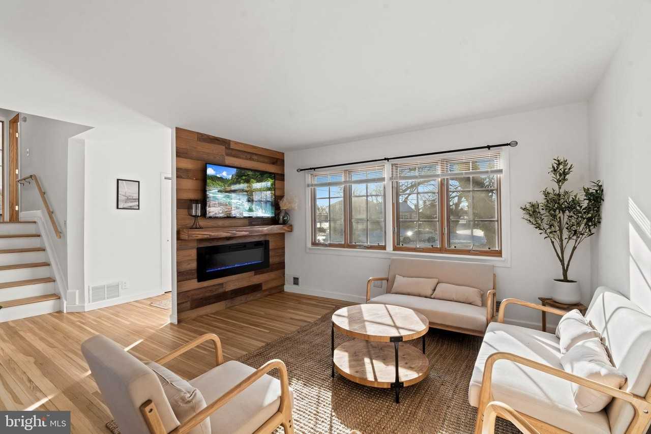 209 Front St - Photo 7 of 35
