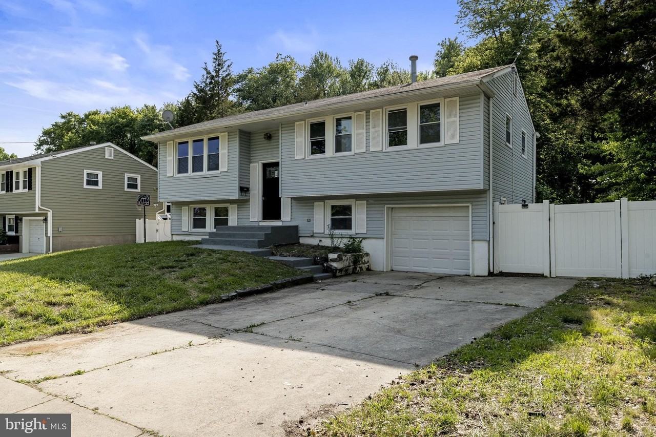 901 Russo Dr - Photo 2 of 33