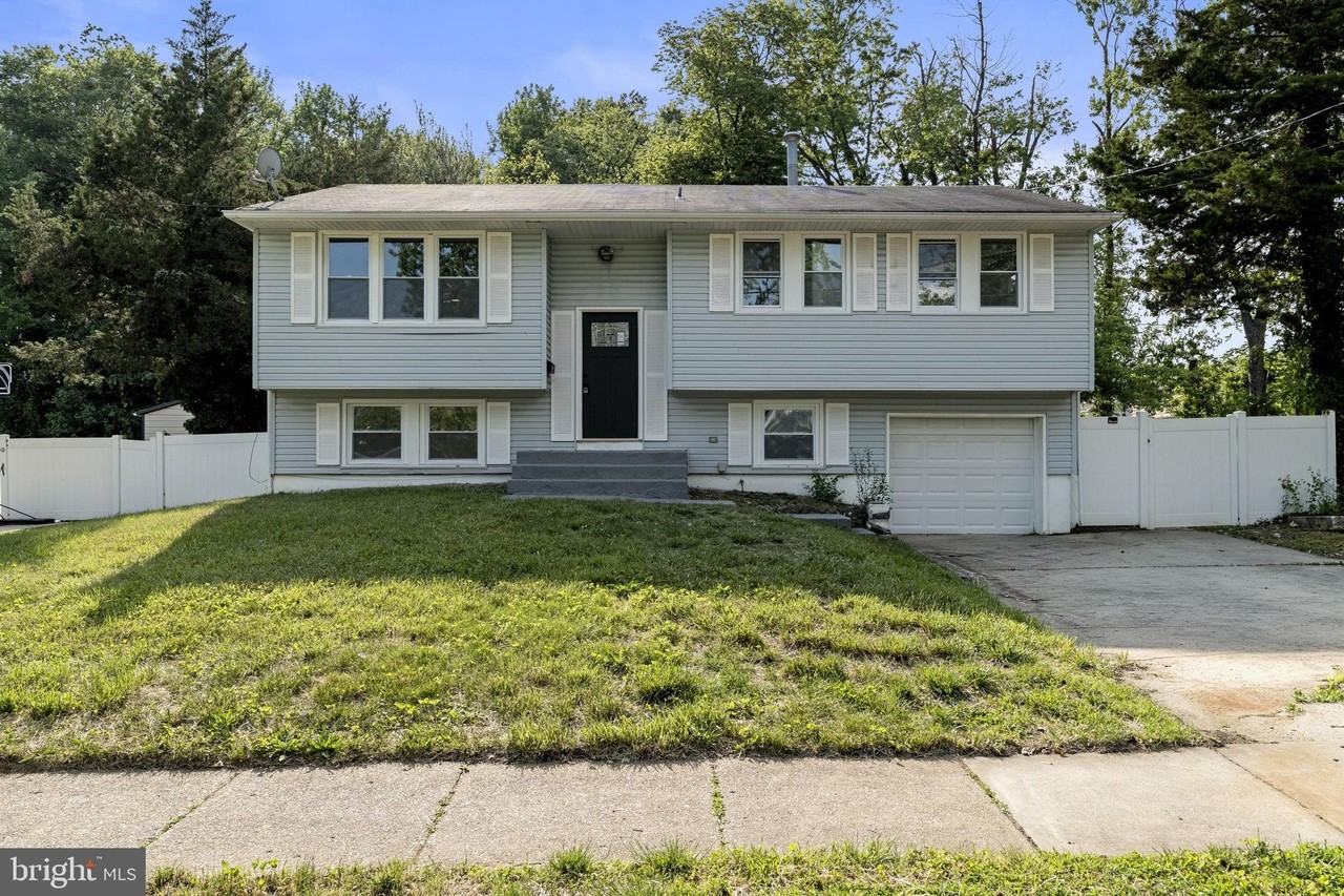 901 Russo Dr - Photo 3 of 33