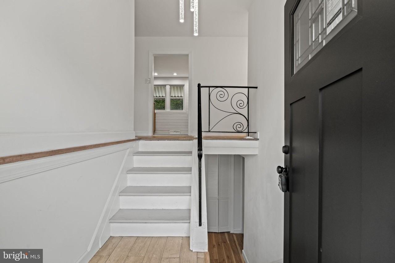 901 Russo Dr - Photo 4 of 33