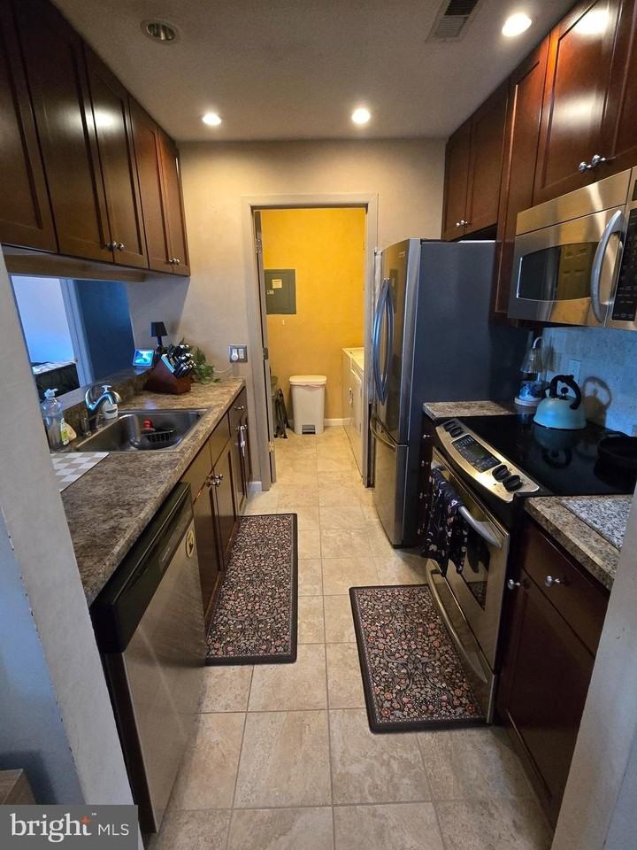 404 Lindsey Ct - Photo 6 of 12