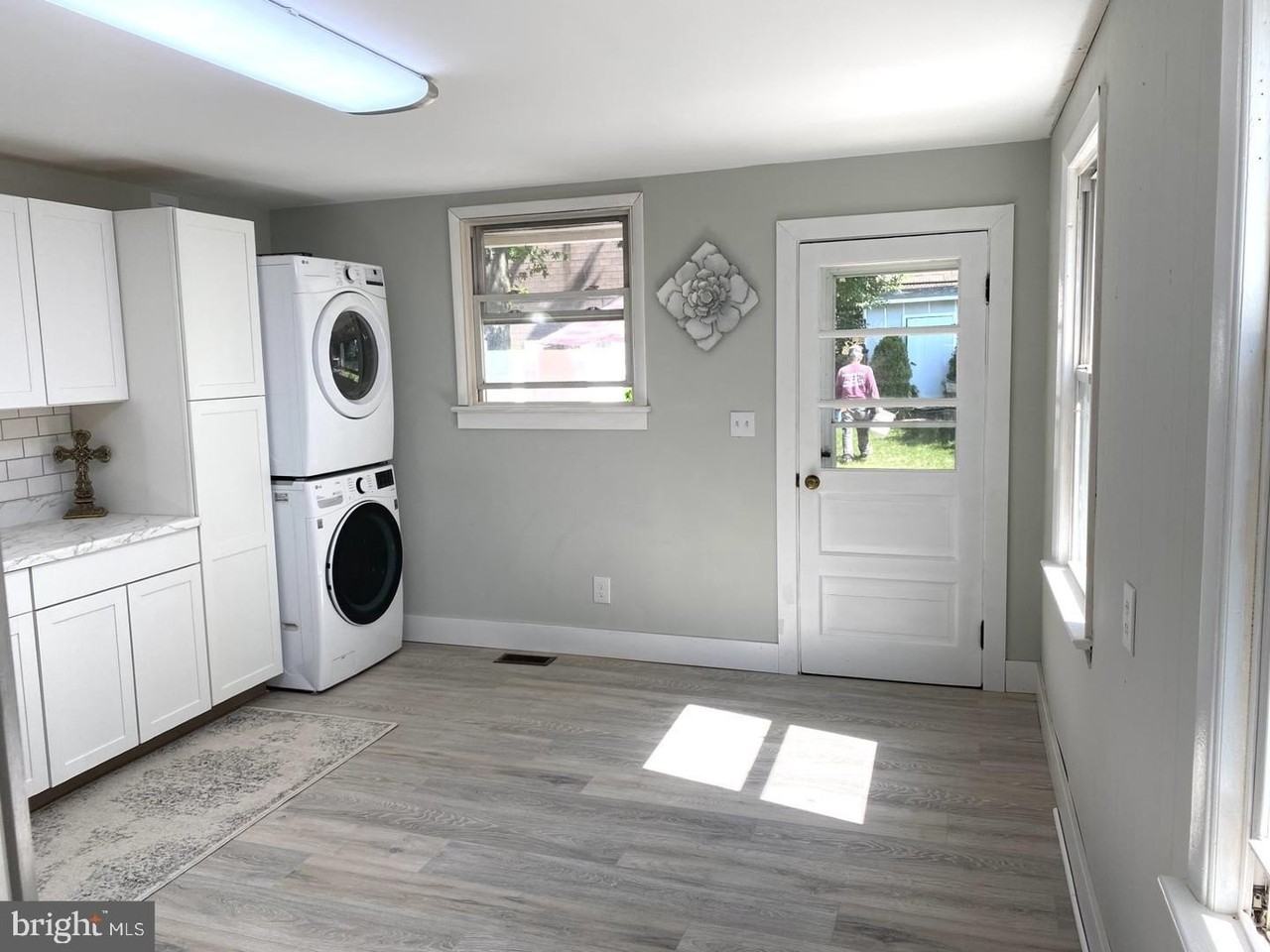 48 Elizabeth St - Photo 3 of 16