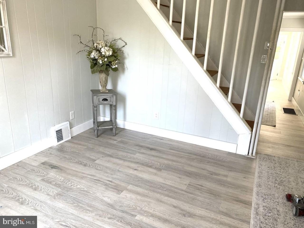 48 Elizabeth St - Photo 4 of 16