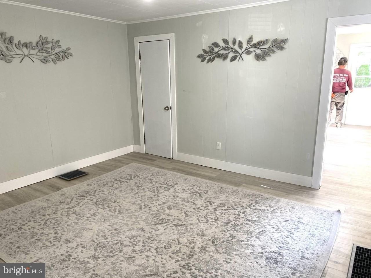 48 Elizabeth St - Photo 5 of 16
