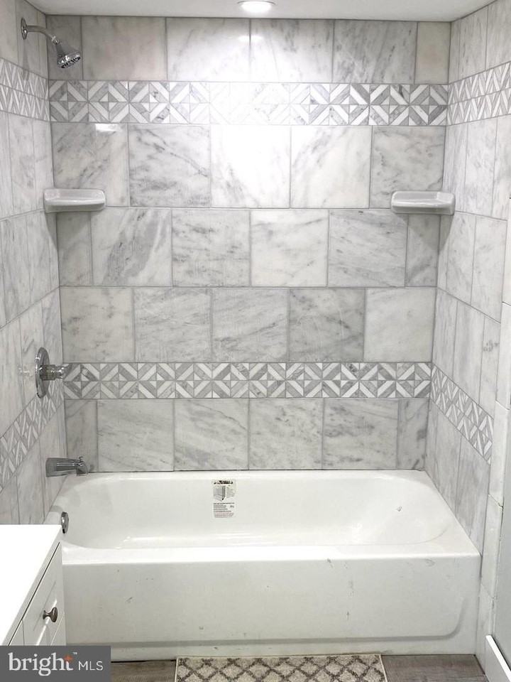 48 Elizabeth St - Photo 7 of 16