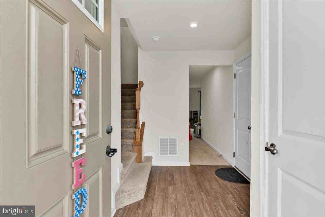 114 Freedom Way - Photo 3 of 27