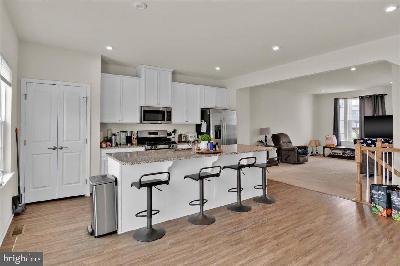 114 Freedom Way - Photo 5 of 27