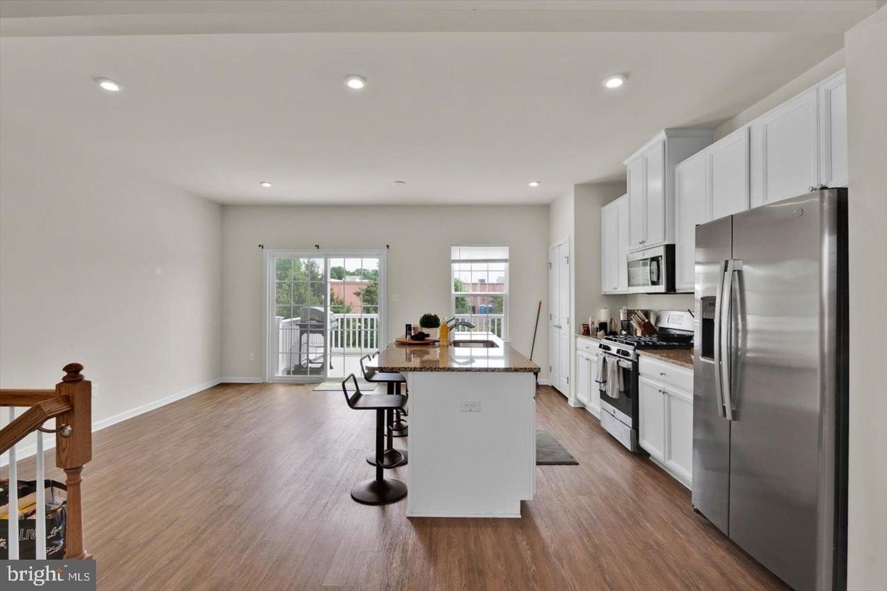 114 Freedom Way - Photo 6 of 27