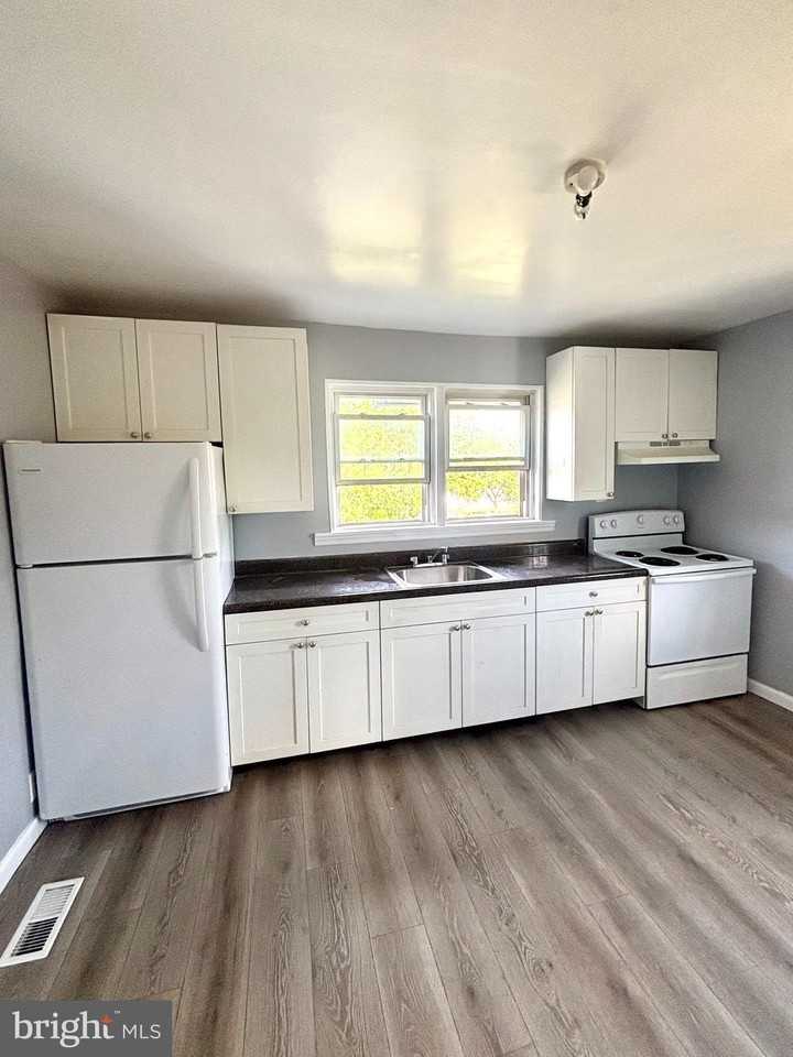 182 Haddon Ave #B - Photo 3 of 9
