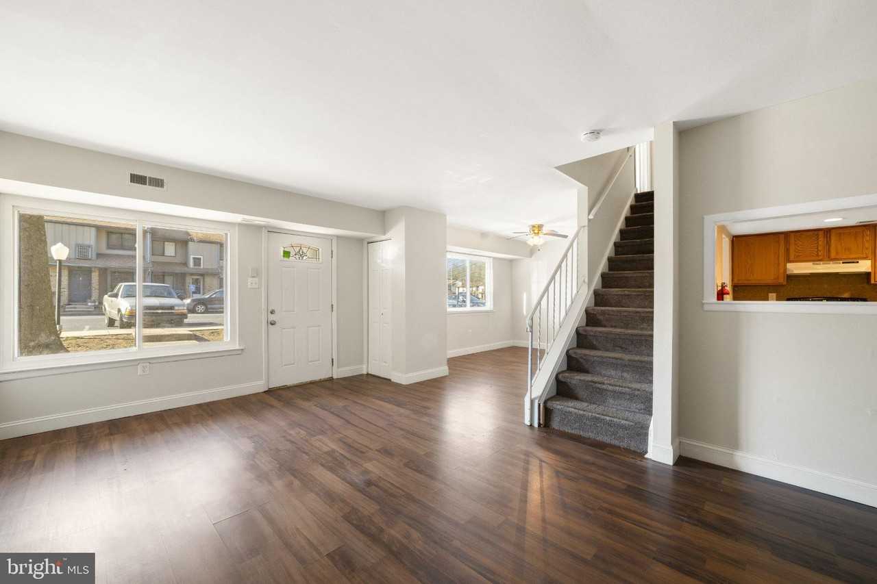 909 Timber Creek Rd - Photo 3 of 23