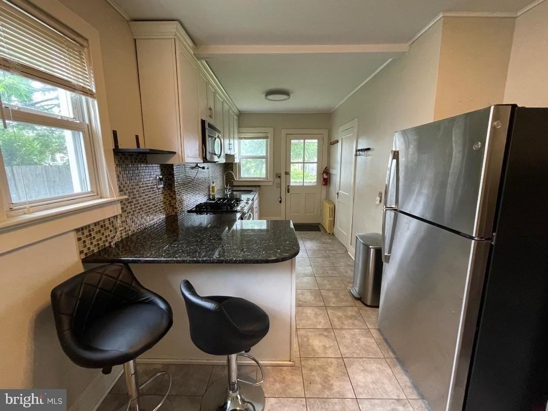721 Mayflower Ave - Photo 6 of 27