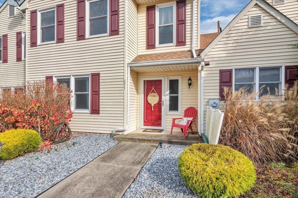 211 Harbourtown Blvd - Photo 2 of 22