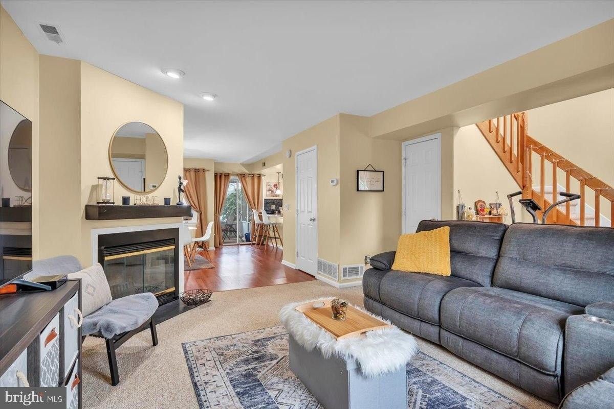 211 Harbourtown Blvd - Photo 5 of 22