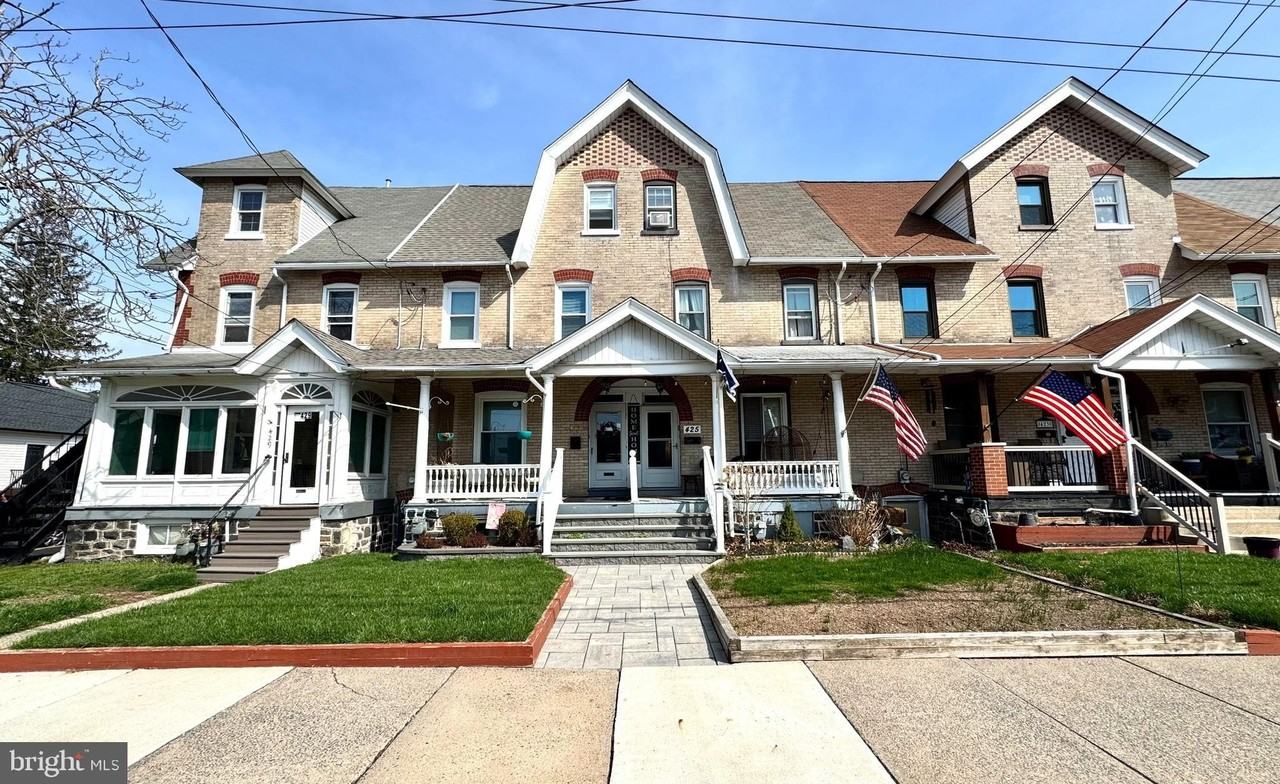 425 Juniper St - Photo 2 of 32