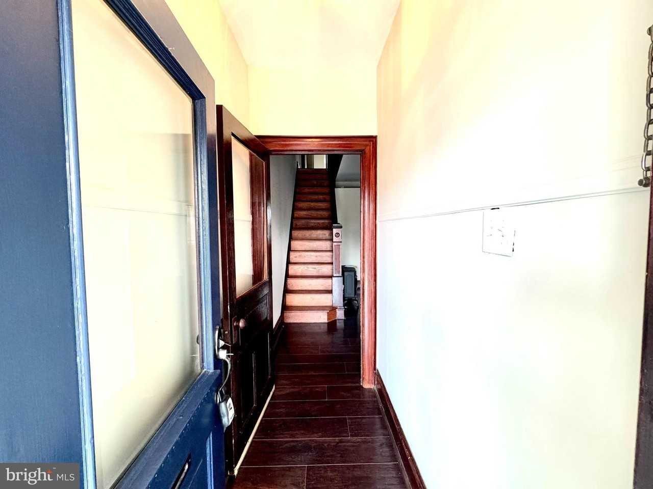425 Juniper St - Photo 3 of 32