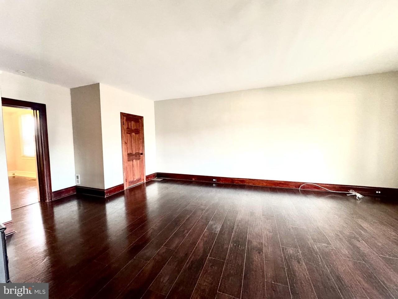 425 Juniper St - Photo 4 of 32