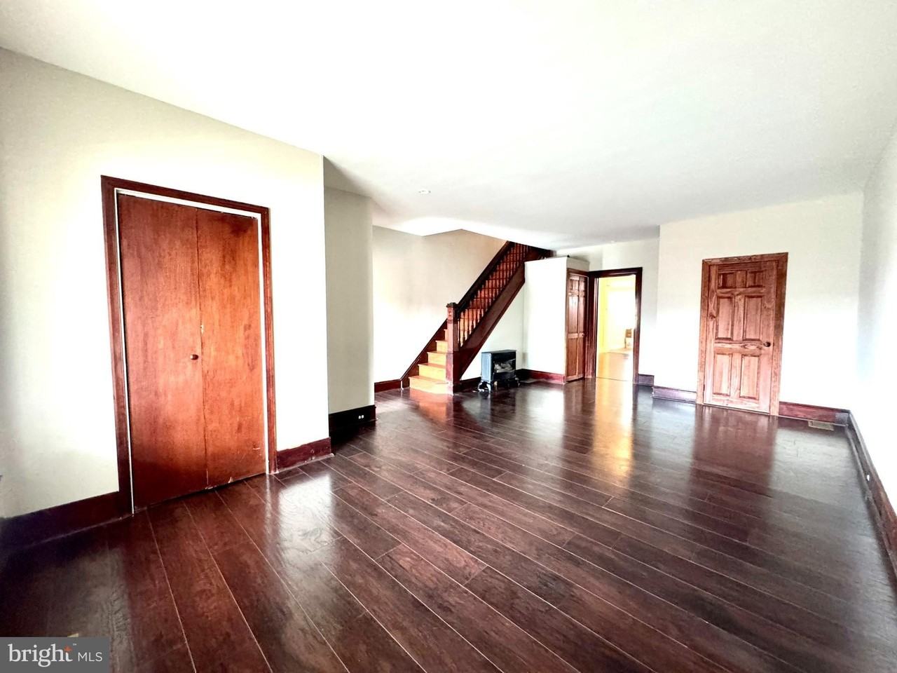 425 Juniper St - Photo 5 of 32