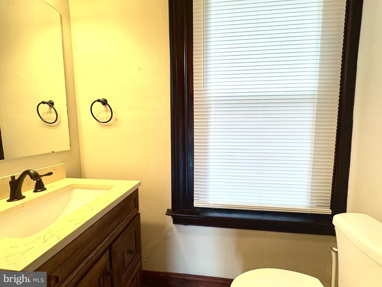 425 Juniper St - Photo 6 of 32
