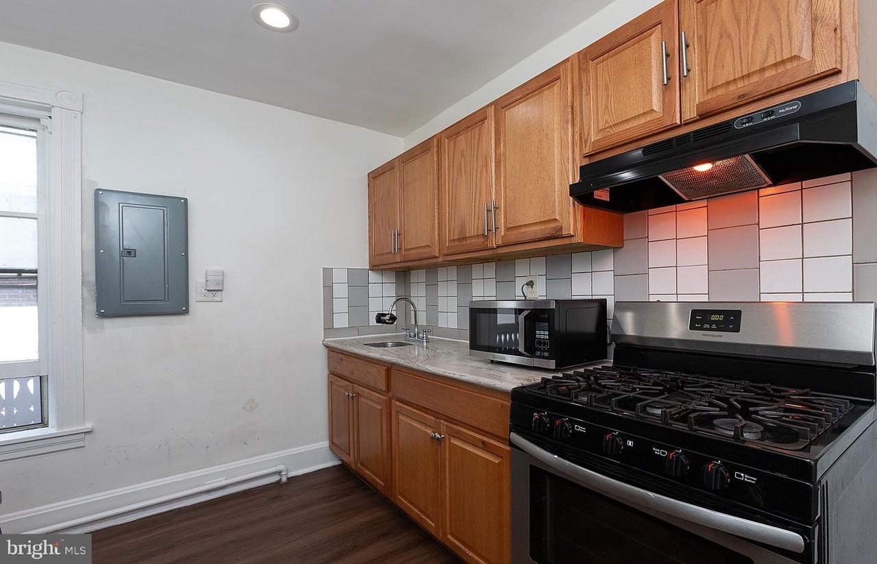 1342 State St #2R - Photo 3 of 17