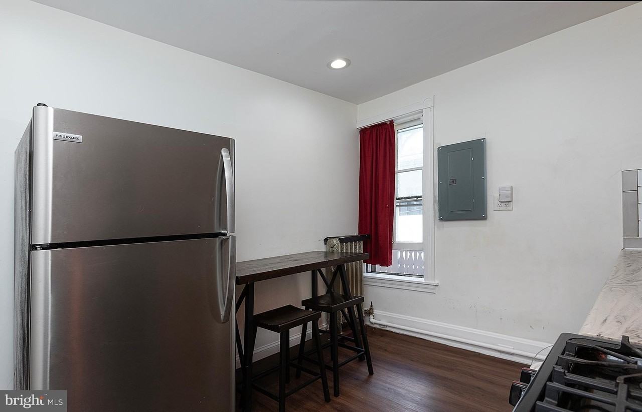 1342 State St #2R - Photo 4 of 17