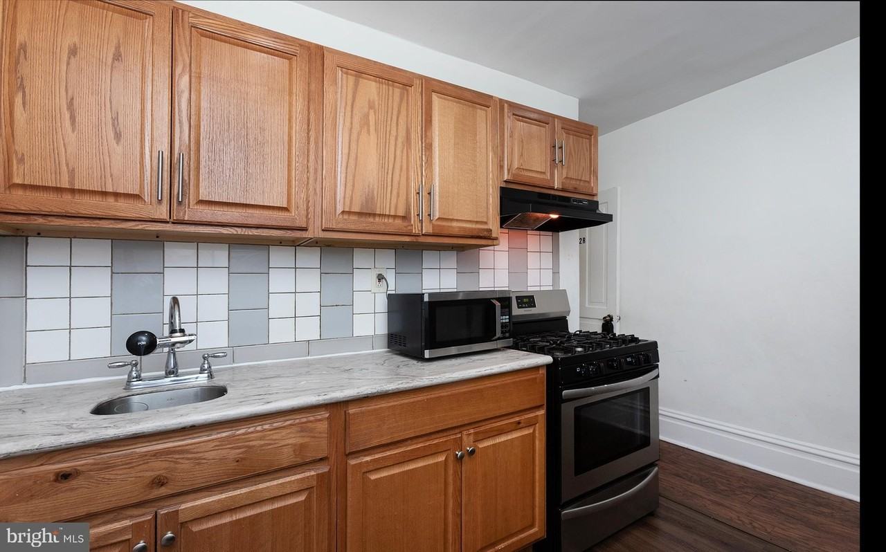 1342 State St #2R - Photo 5 of 17