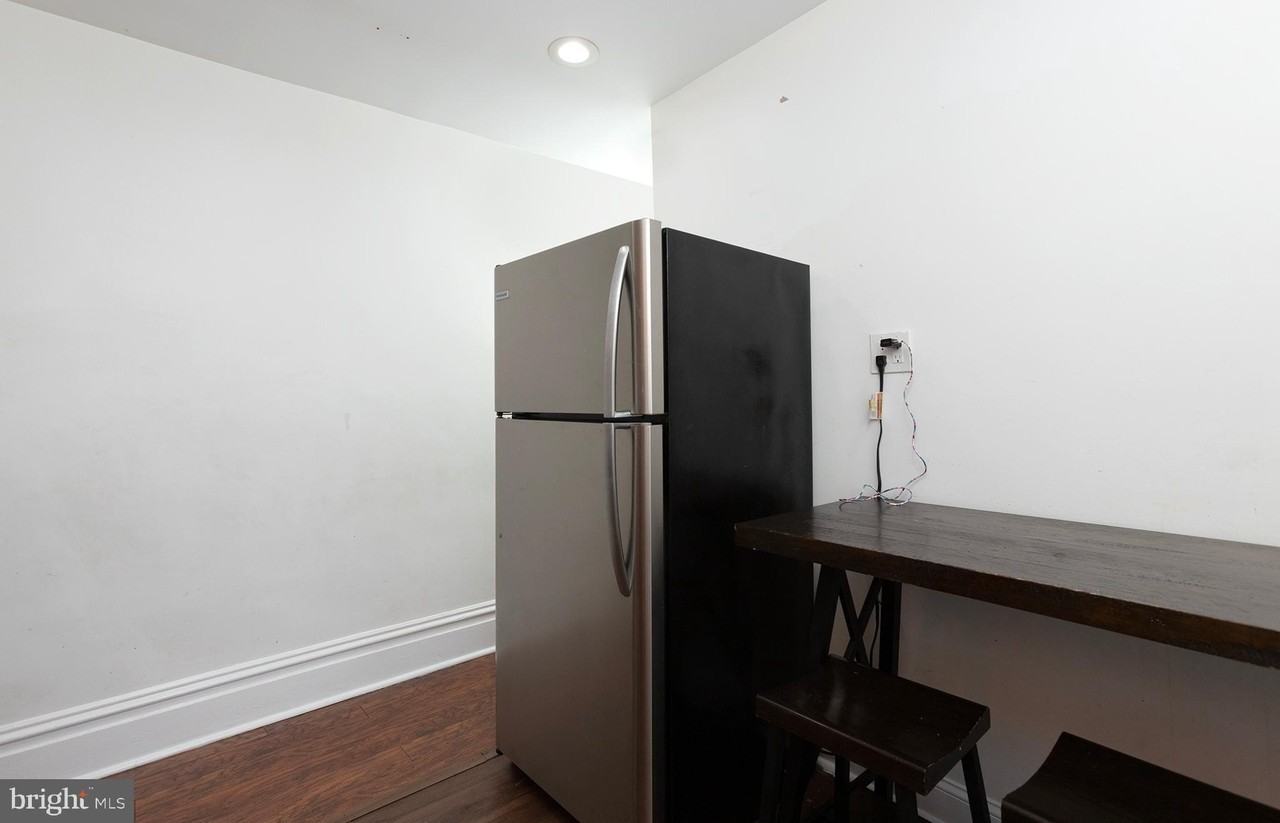 1342 State St #2R - Photo 6 of 17